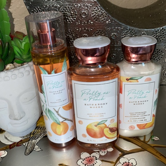 Bath and Bodyworks, pretty as a peach Gift Set Combo - Picture 2 of 4
